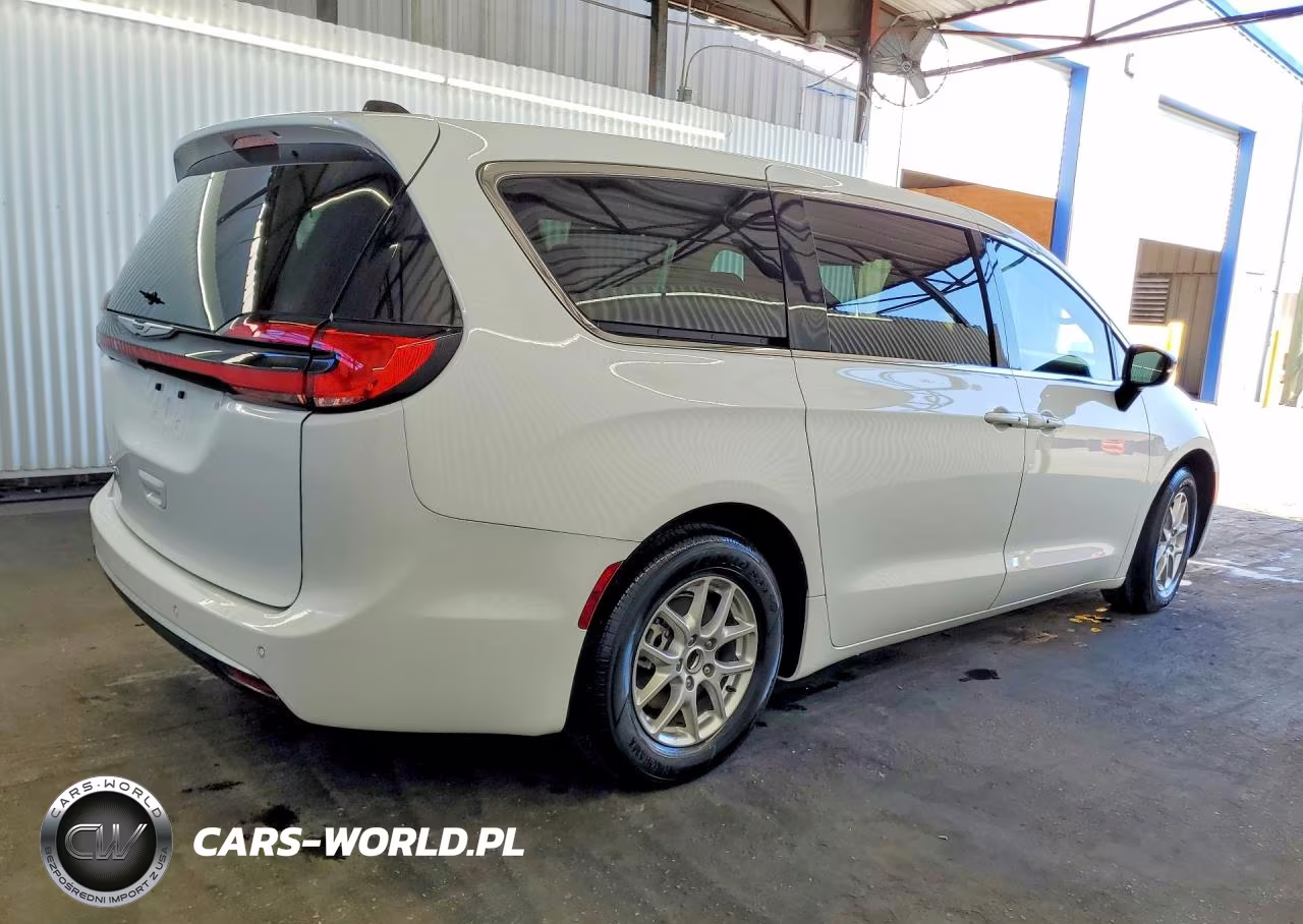 2024 Chrysler Pacifica Touring L VIN:2C4RC1BG2RR176095 - 3