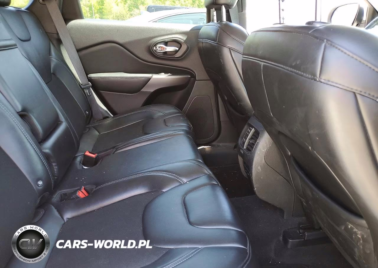 2019 Jeep Cherokee Latitude Plus VIN:1C4PJMLB1KD103102 - 11