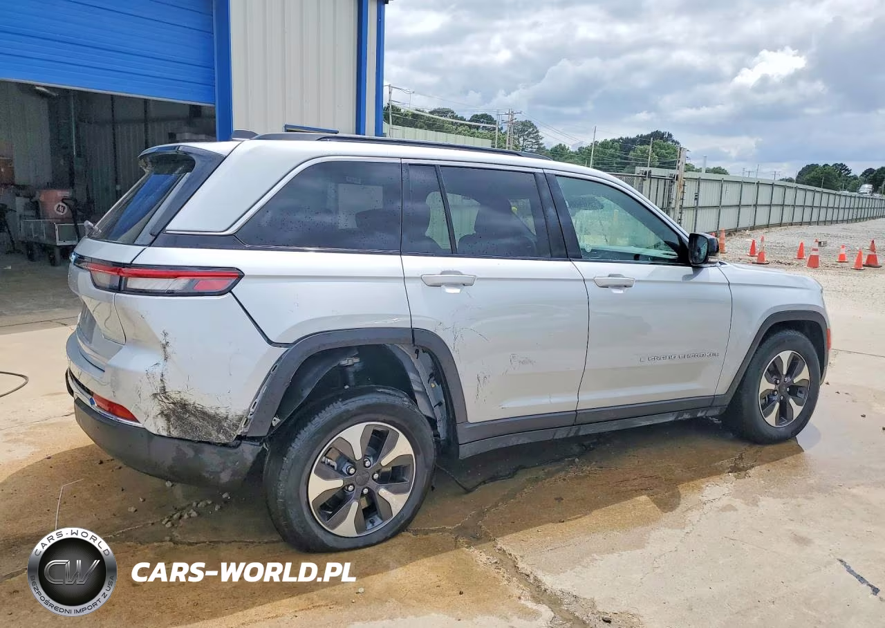 2025 Jeep Grand Cherokee 4Xe VIN:1C4RJYB69S8700933 - 3