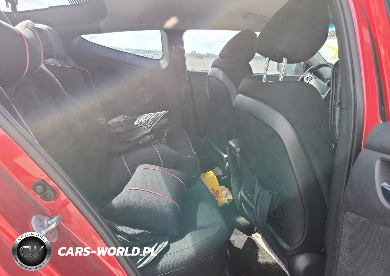 2015 Hyundai Veloster Base VIN:KMHTC6AD7FU228874 - 10