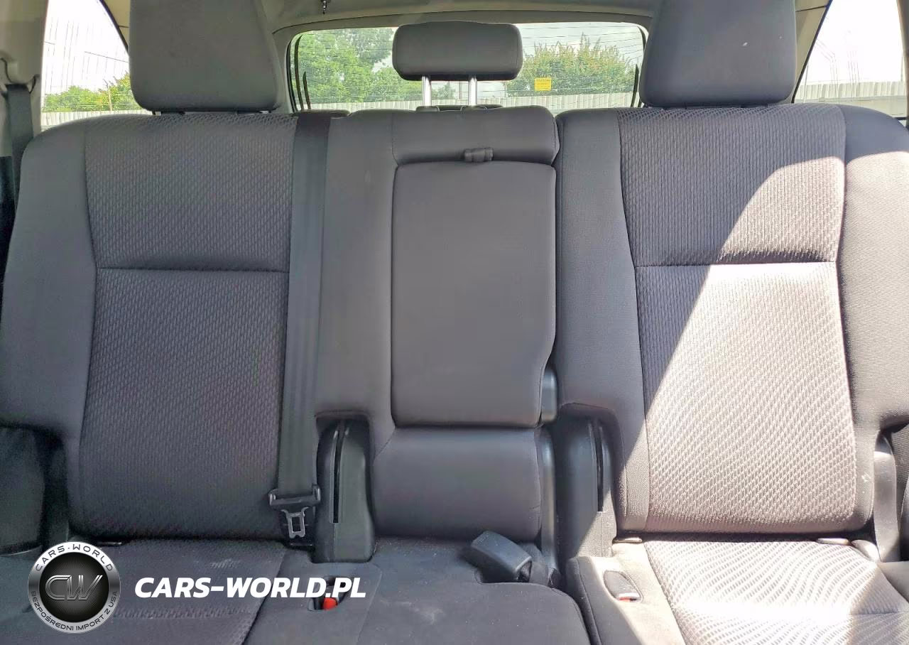 2018 Toyota Highlander Le VIN:5TDZARFH2JS033604 - 10