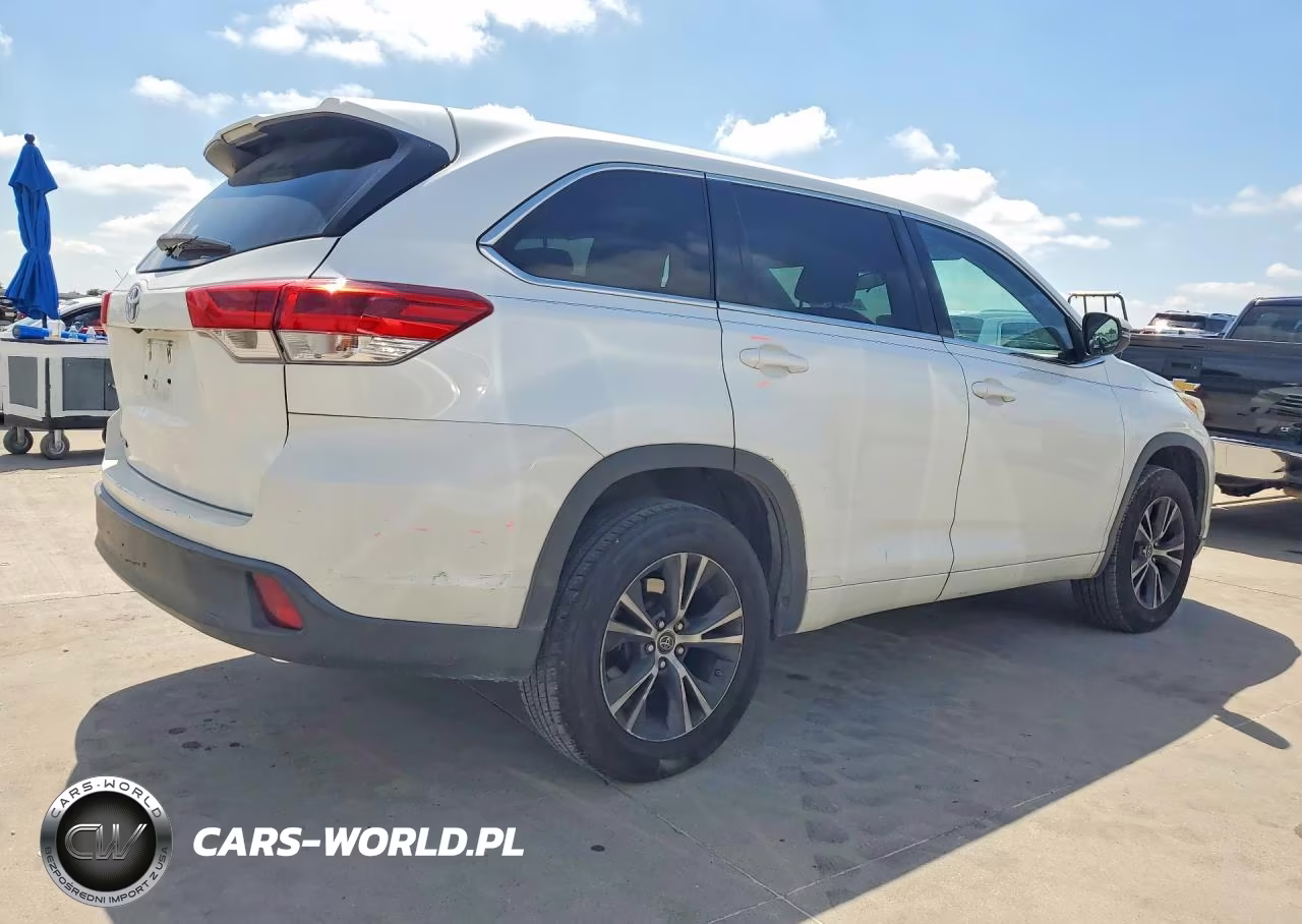 2018 Toyota Highlander Le VIN:5TDZARFH2JS033604 - 3