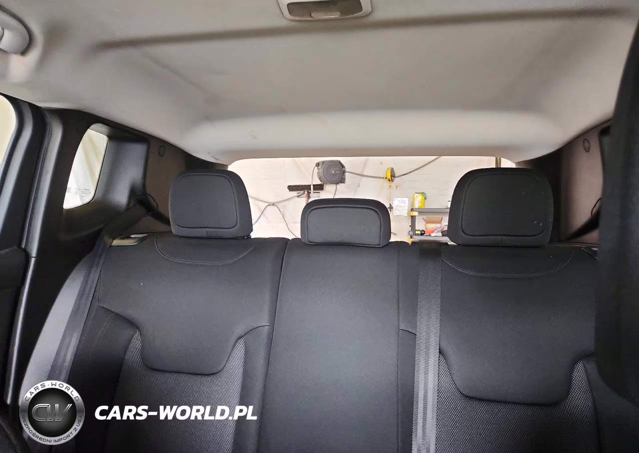 2018 Jeep Renegade Sport VIN:ZACCJBAB8JPH65782 - 10