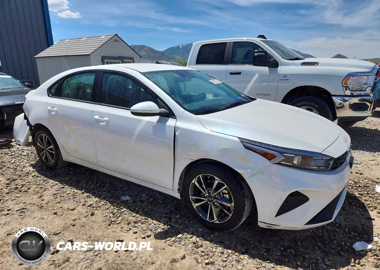 2024 Kia Forte Lxs VIN:3KPF24AD9RE798791 - 4