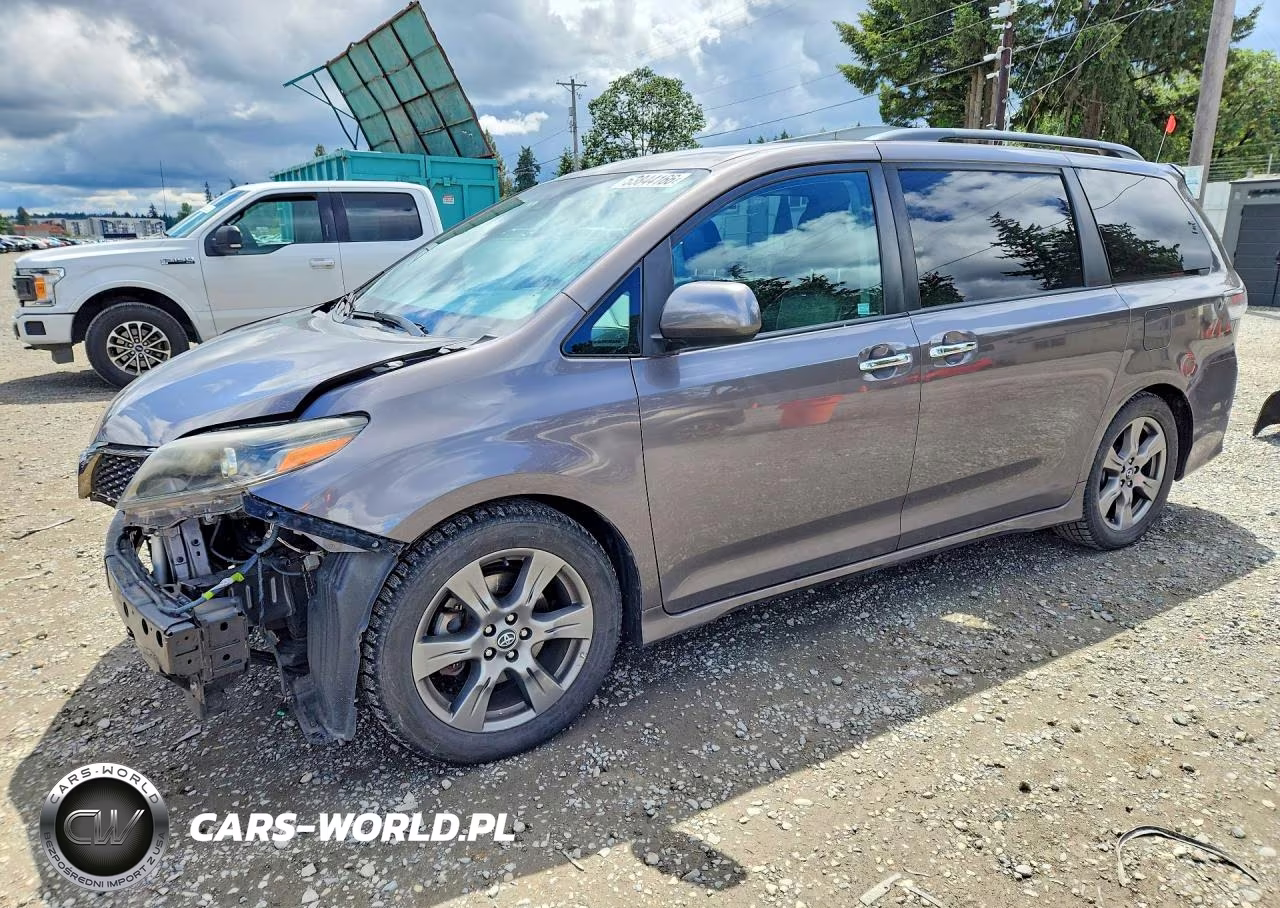 2019 Toyota Sienna Se 8-Passenger