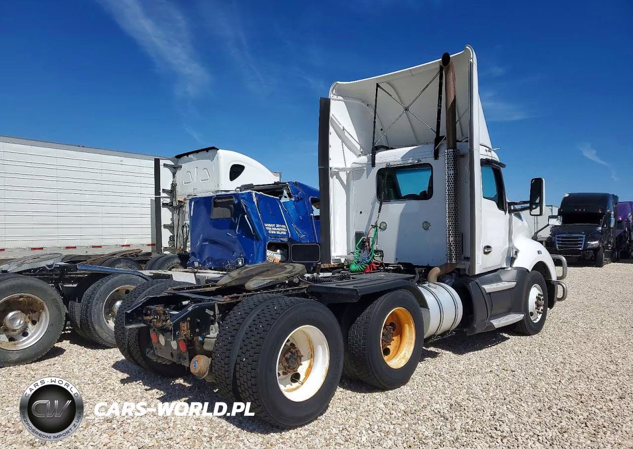 2016 Kenworth T680 Semi Truck VIN:1XKYD49X1GJ496756 - 4