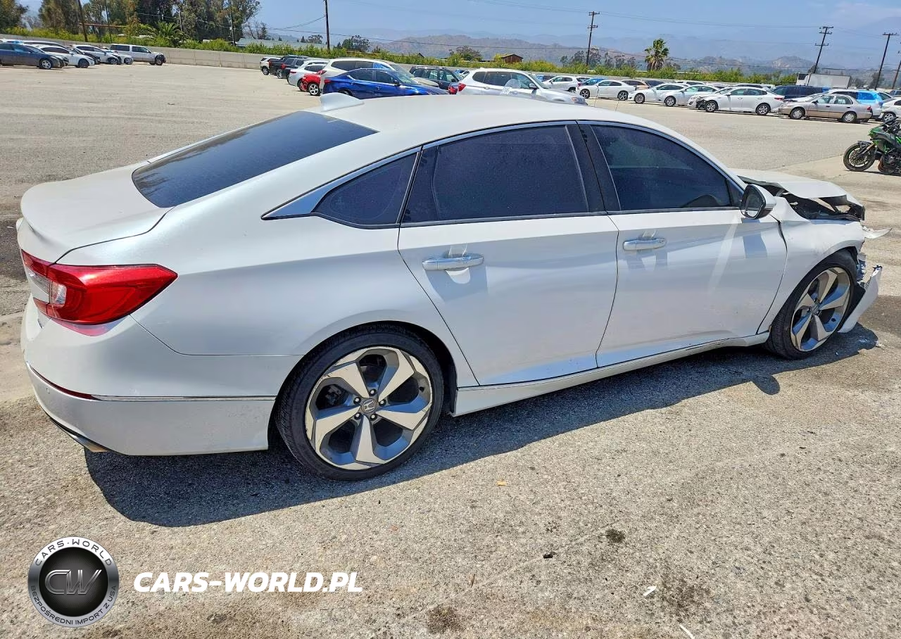 2018 Honda Accord Touring VIN:1HGCV1F99JA117129 - 3