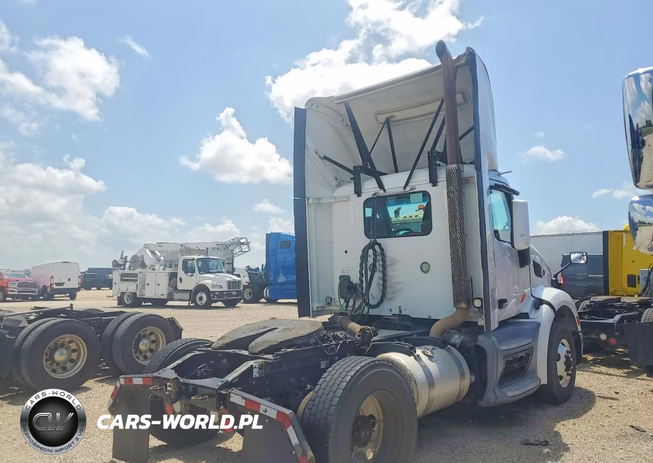 2017 Peterbilt 579 VIN:1XPBA48X6HD409511 - 4