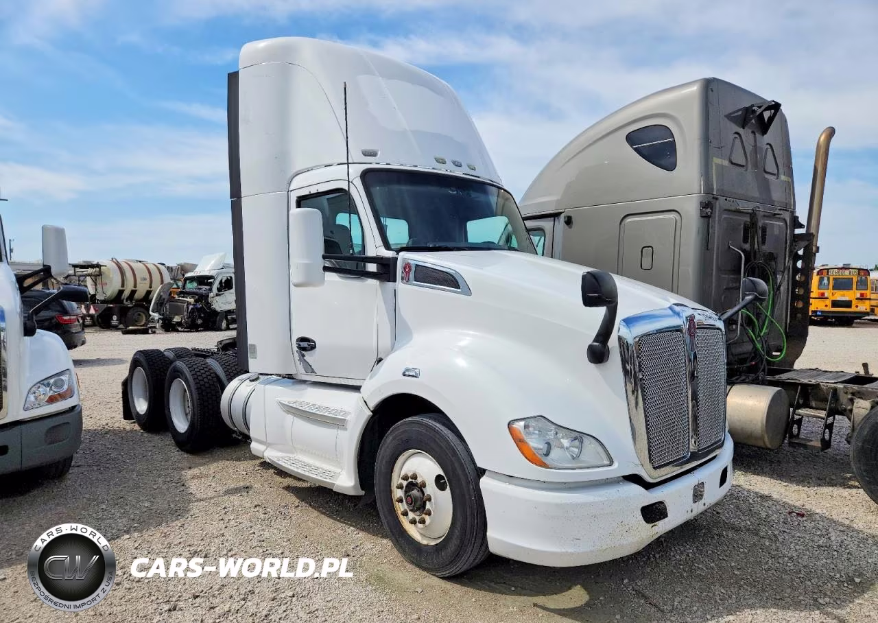 2015 Kenworth T680 Semi Truck