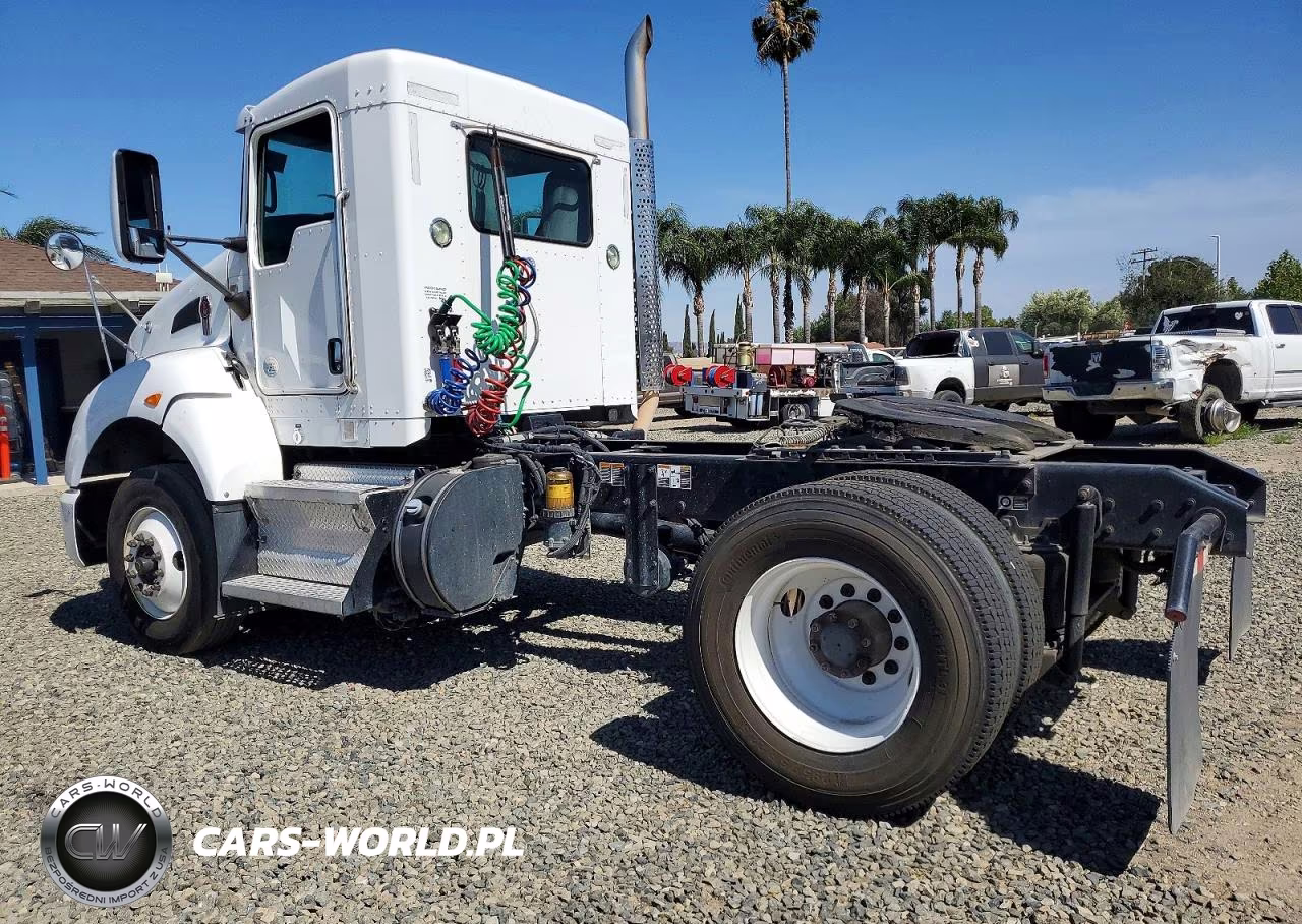 2015 Kenworth Construction T400 VIN:1XKBAJ8X4FJ442736 - 3