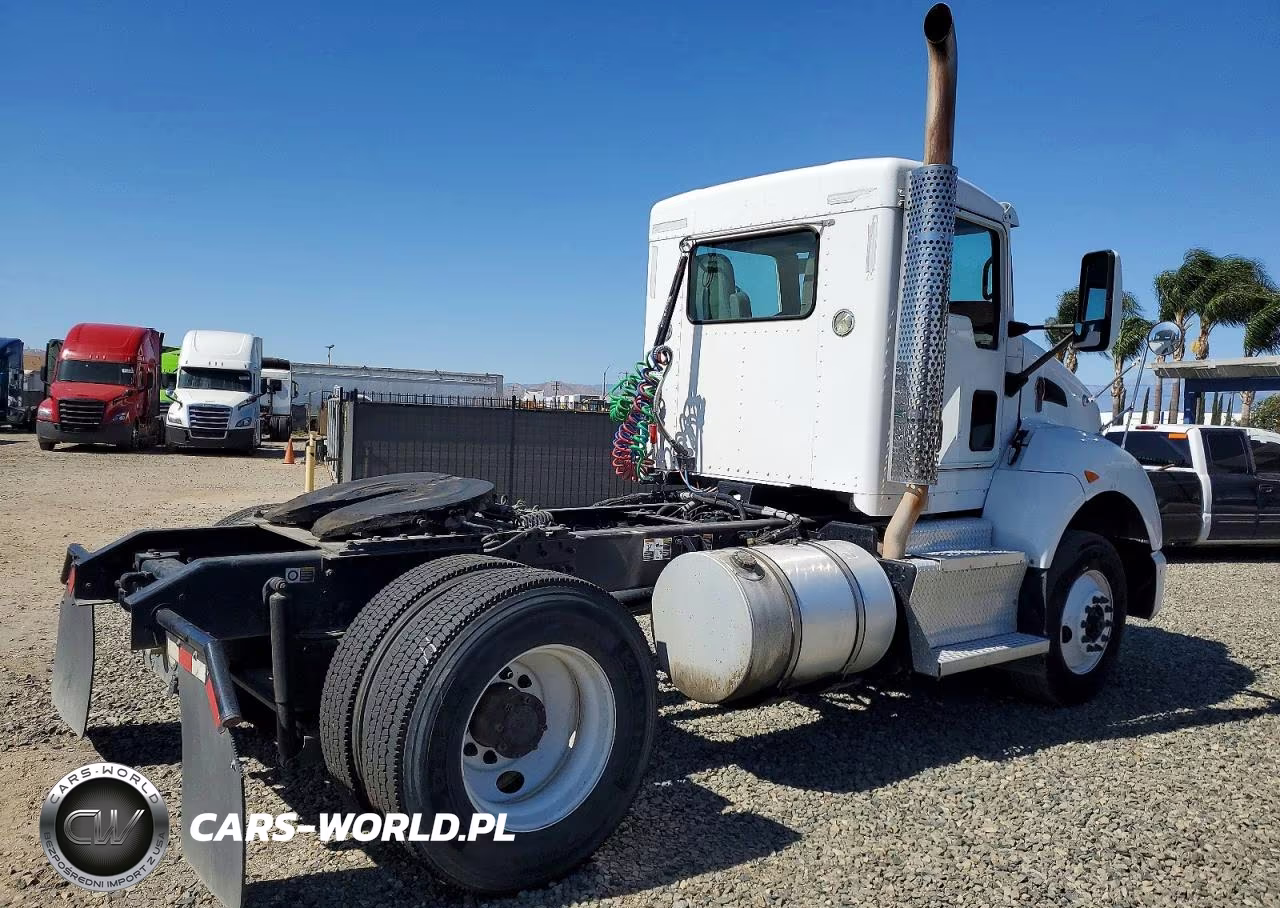 2015 Kenworth Construction T400 VIN:1XKBAJ8X4FJ442736 - 4