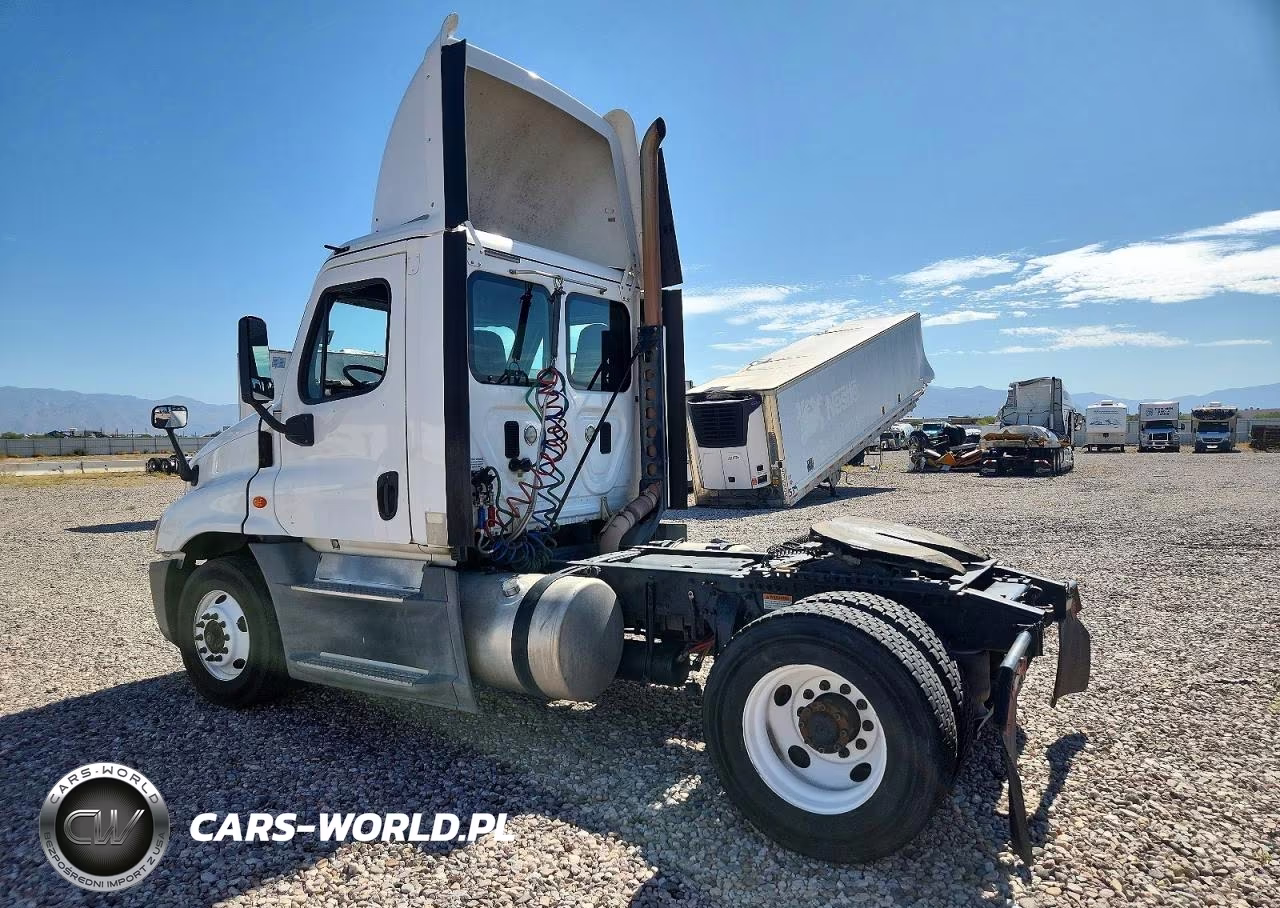 2016 Freightliner Cascadia 125 Semi Truck VIN:1FUBGEDV4GLHC5754 - 3