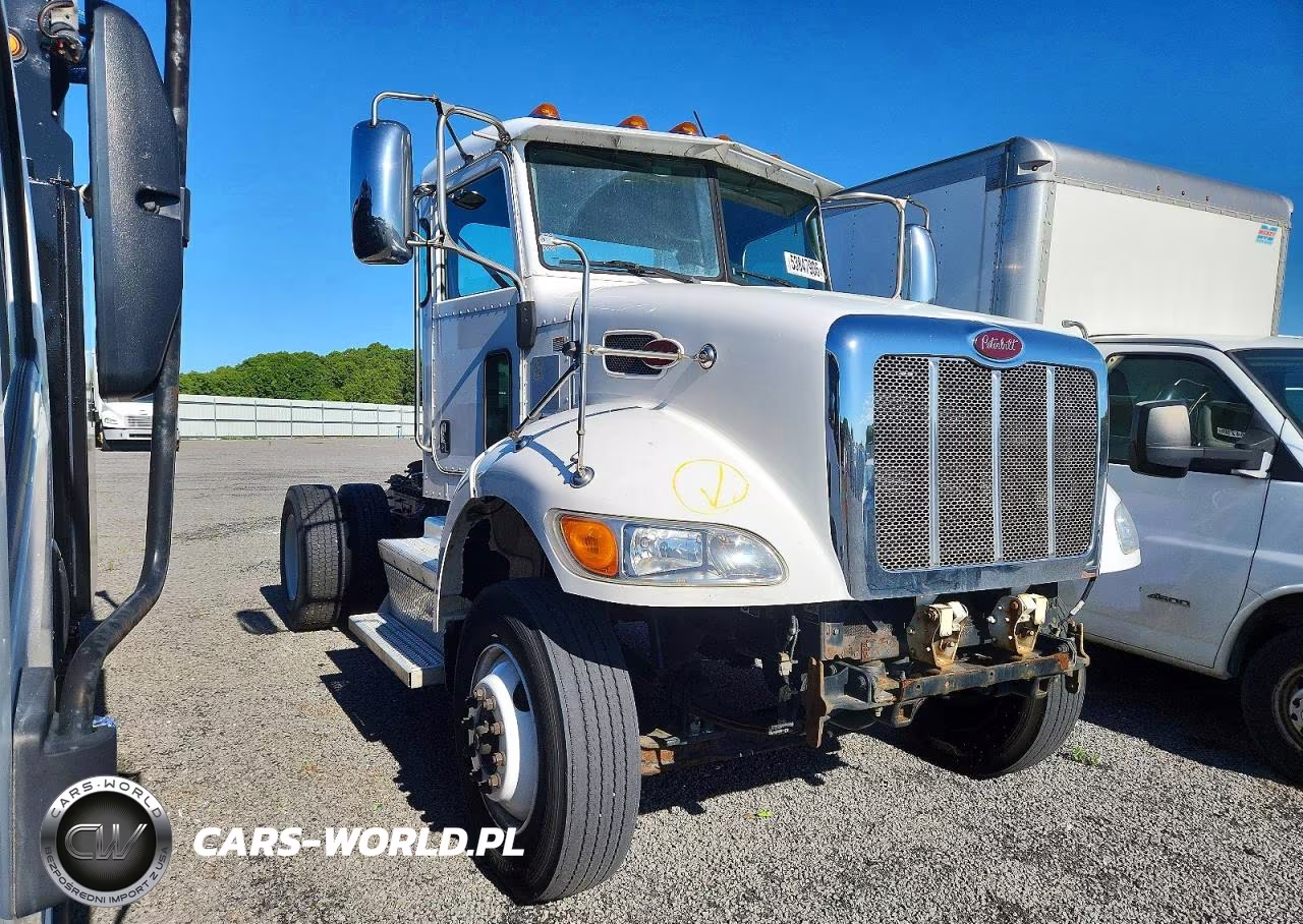 2020 Peterbilt 348 Semi Truck
