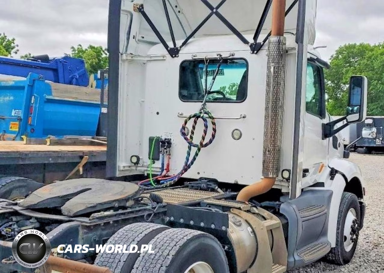 2018 Peterbilt 579 Semi Truck VIN:1XPBA48X8JD478044 - 4