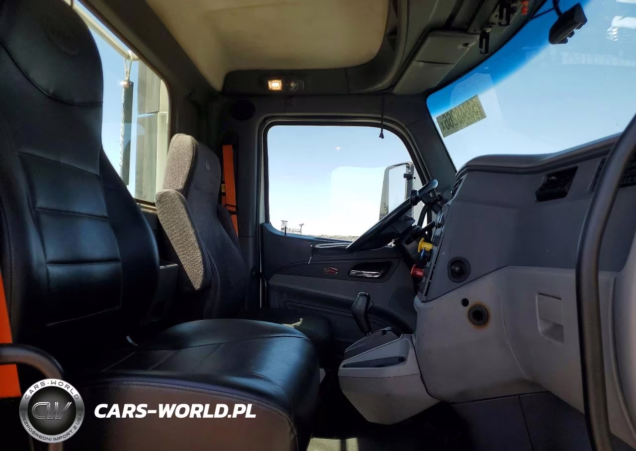 2017 Peterbilt 579 VIN:1XPBA48X1HD428581 - 5