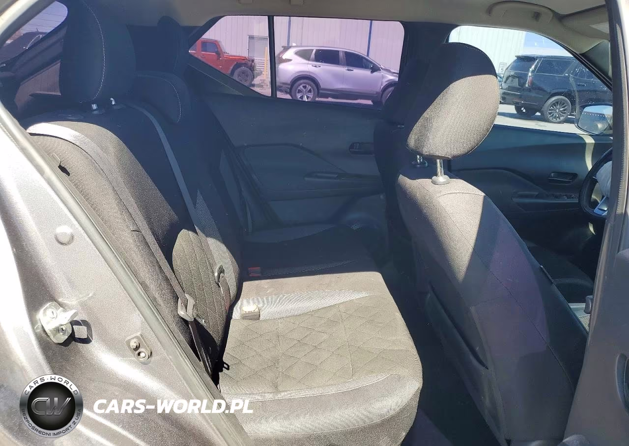 2019 Nissan Kicks S VIN:3N1CP5CU1KL547632 - 11