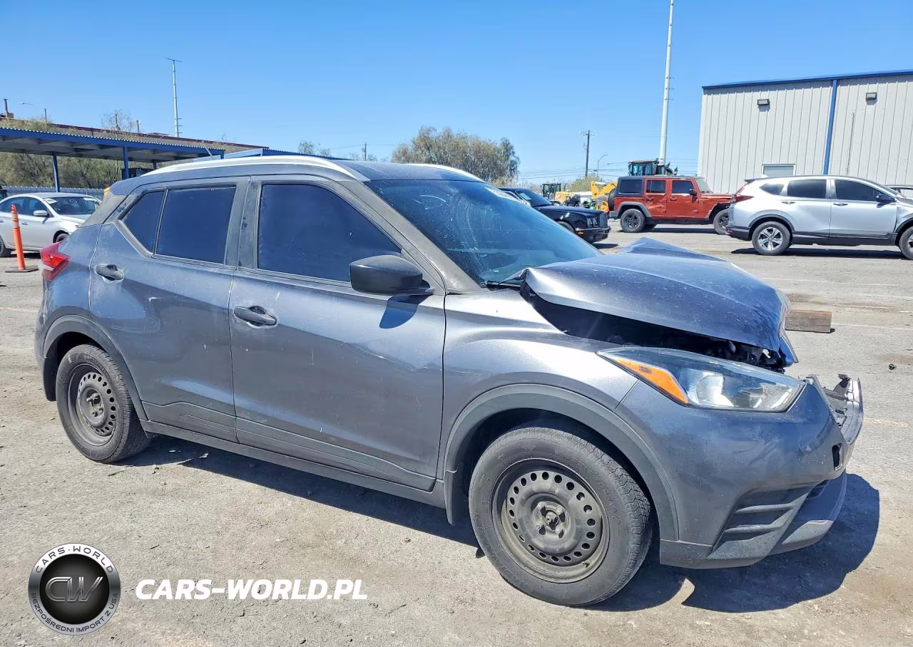 2019 Nissan Kicks S VIN:3N1CP5CU1KL547632 - 4
