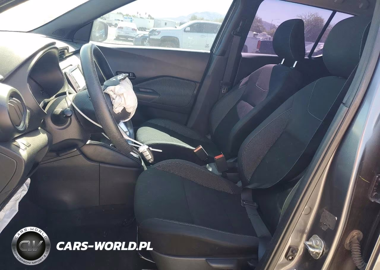2019 Nissan Kicks S VIN:3N1CP5CU1KL547632 - 7