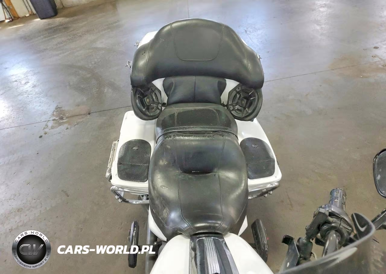 2012 Harley-Davidson Flhtcu Ultra Classic Electra Glide VIN:1HD1FCM18CB646417 - 5