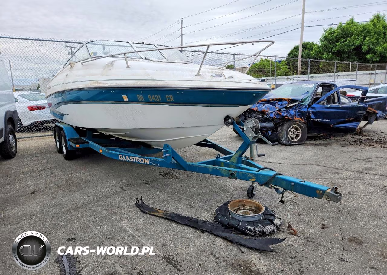 2000 Glastron Boat