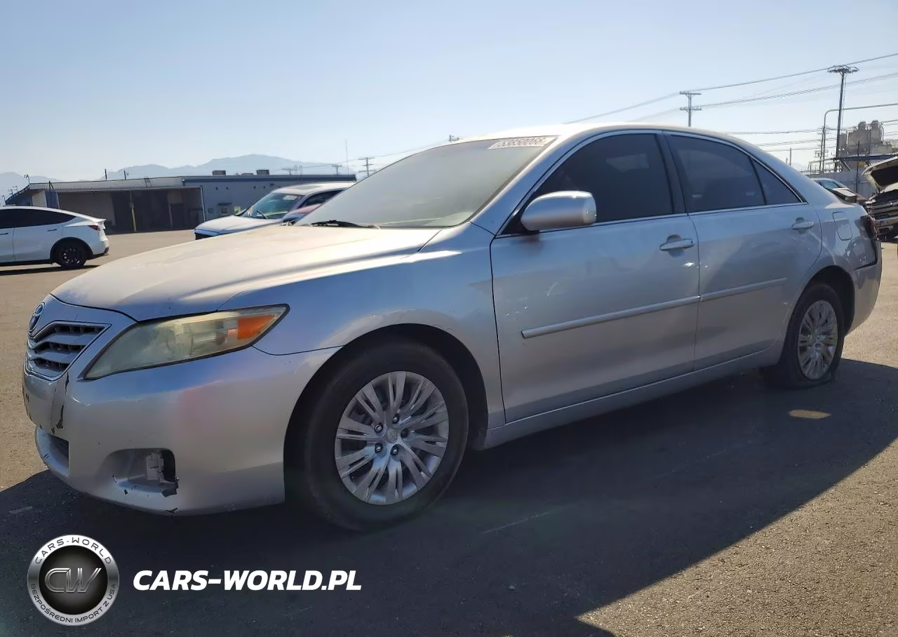 2011 Toyota Camry Le – zdjęcie 1 z 12