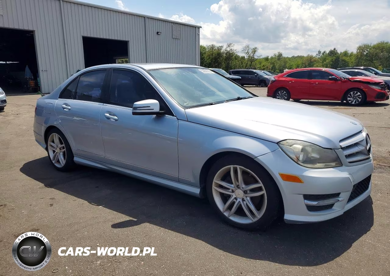 2013 Mercedes-Benz C 250 VIN:WDDGF4HB3DA742487 - 4