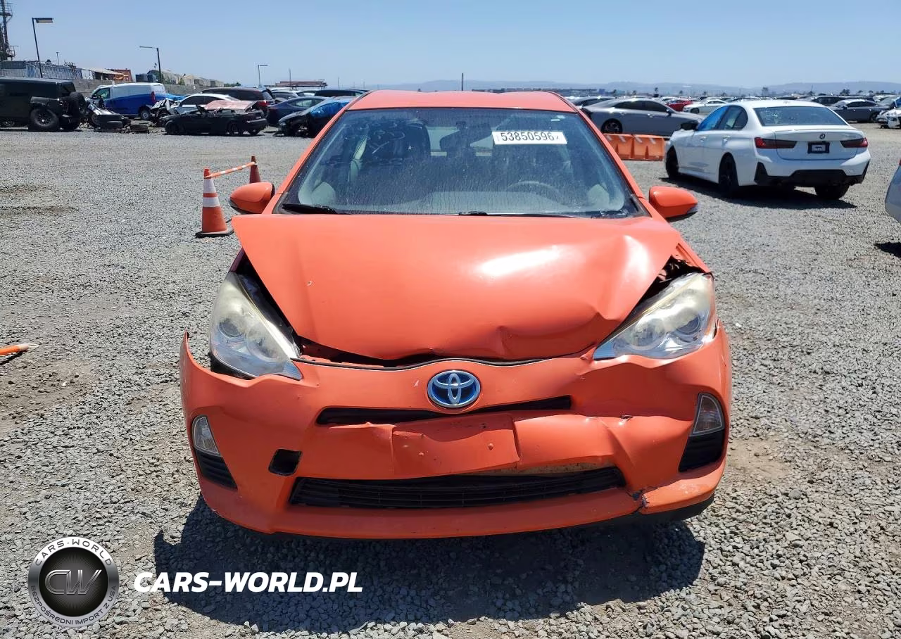 2014 Toyota Prius C Two VIN:JTDKDTB3XE1066000 - 5