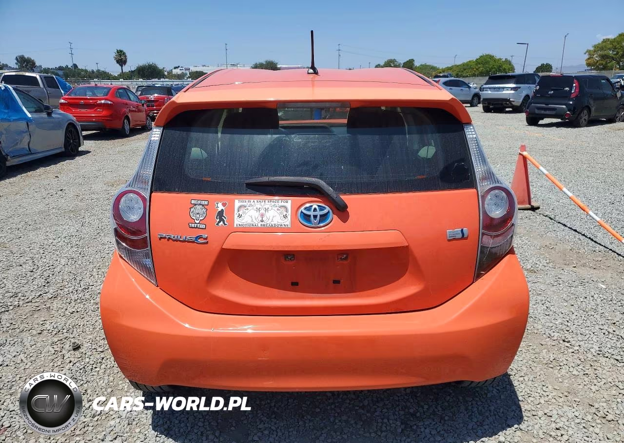 2014 Toyota Prius C Two VIN:JTDKDTB3XE1066000 - 6