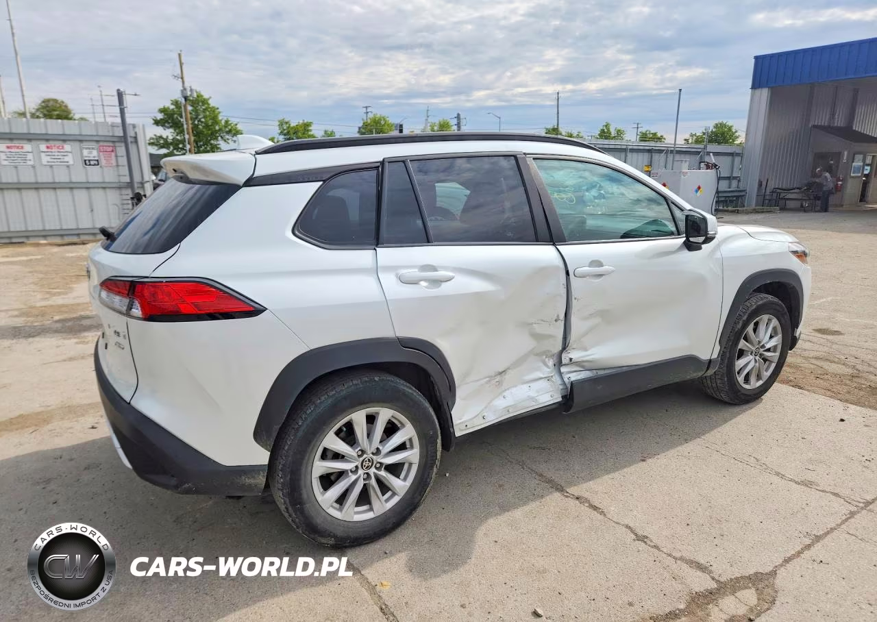 2022 Toyota Corolla Cross Le VIN:7MUCAABG5NV022077 - 3