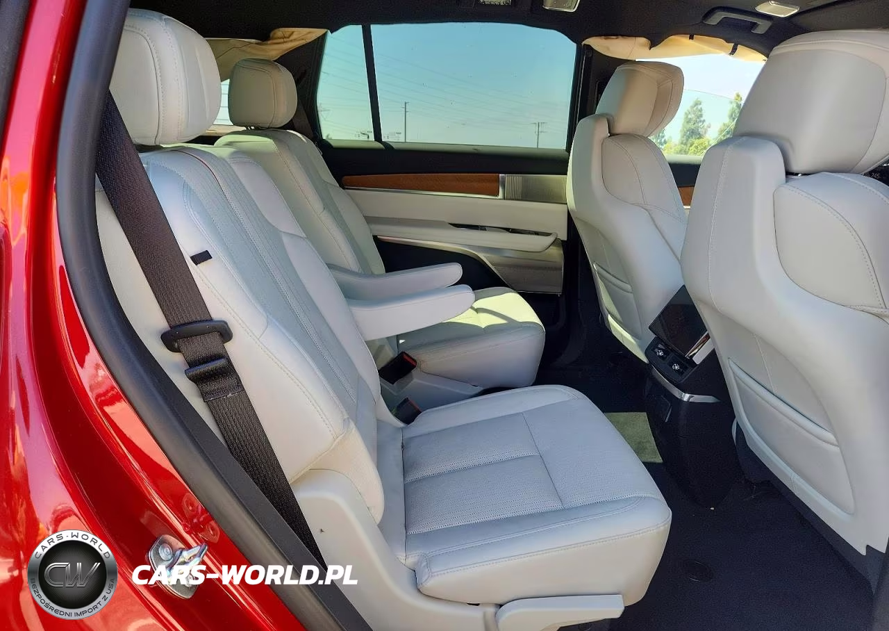 2026 Cadillac Vistiq Sport VIN:1GYC3NML4TZ711121 - 11