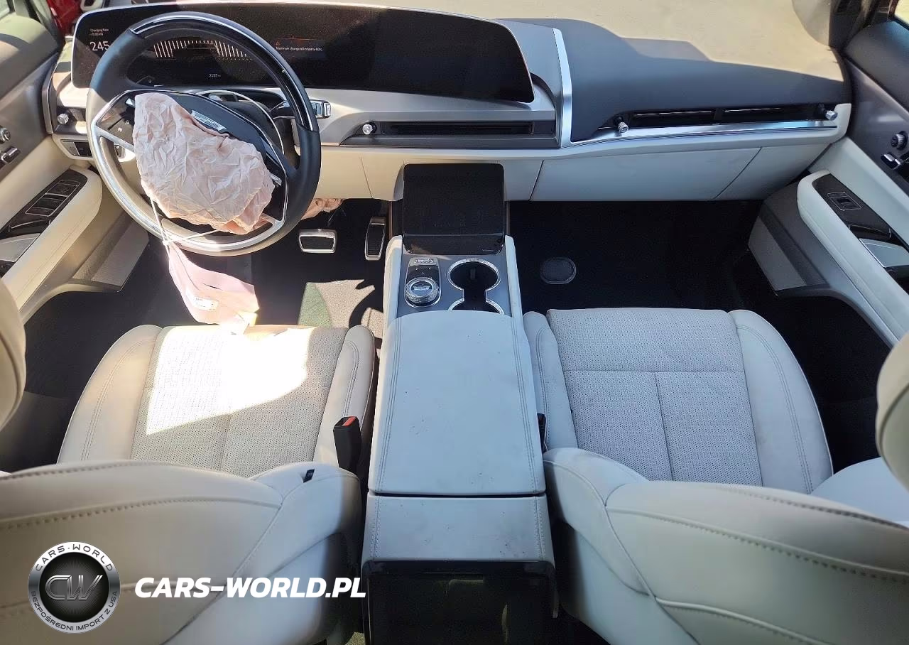 2026 Cadillac Vistiq Sport VIN:1GYC3NML4TZ711121 - 8