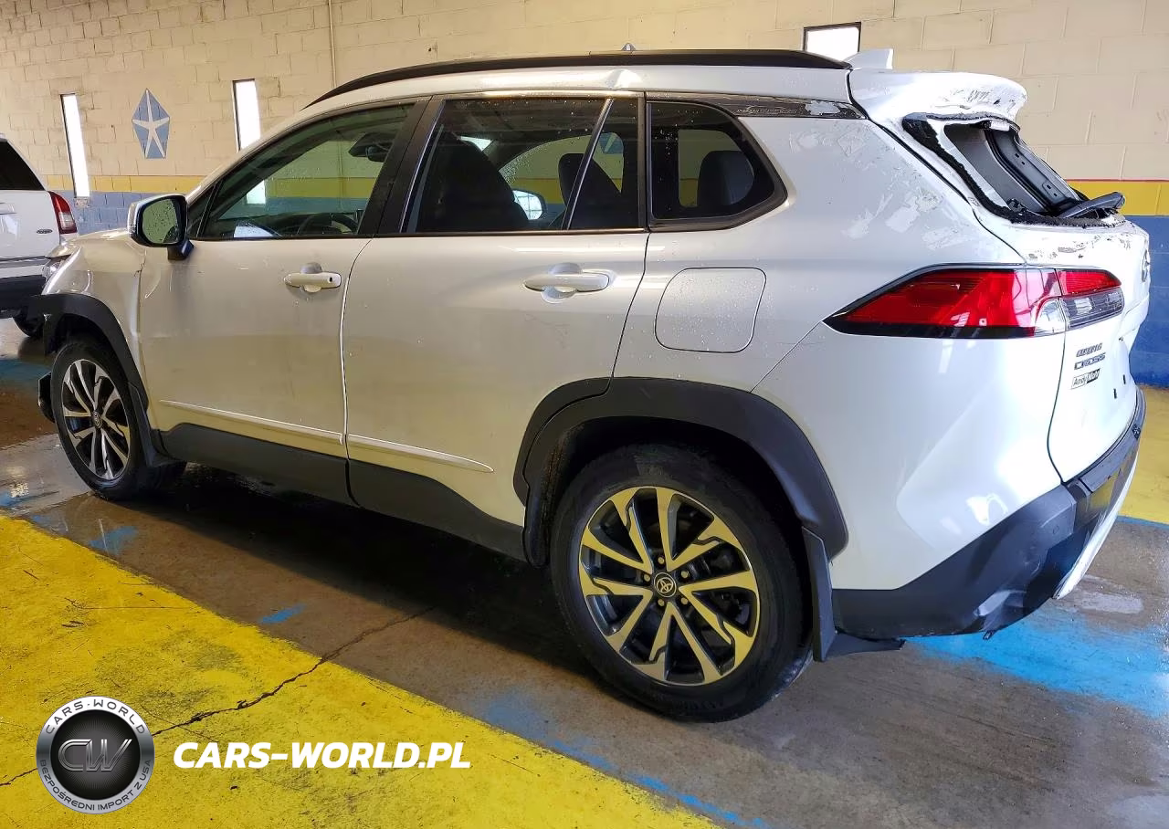 2022 Toyota Corolla Cross Xle VIN:7MUDAABG0NV040958 - 2