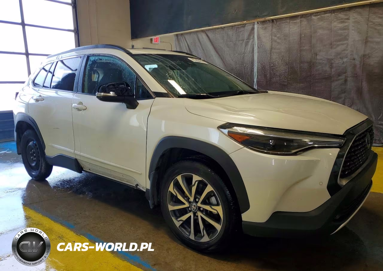 2022 Toyota Corolla Cross Xle VIN:7MUDAABG0NV040958 - 4
