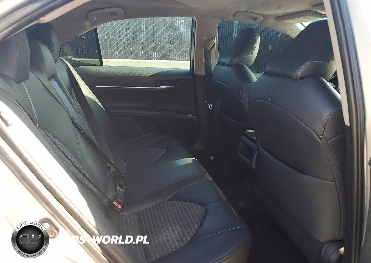 2018 Toyota Camry Se VIN:4T1B11HK6JU548432 - 10