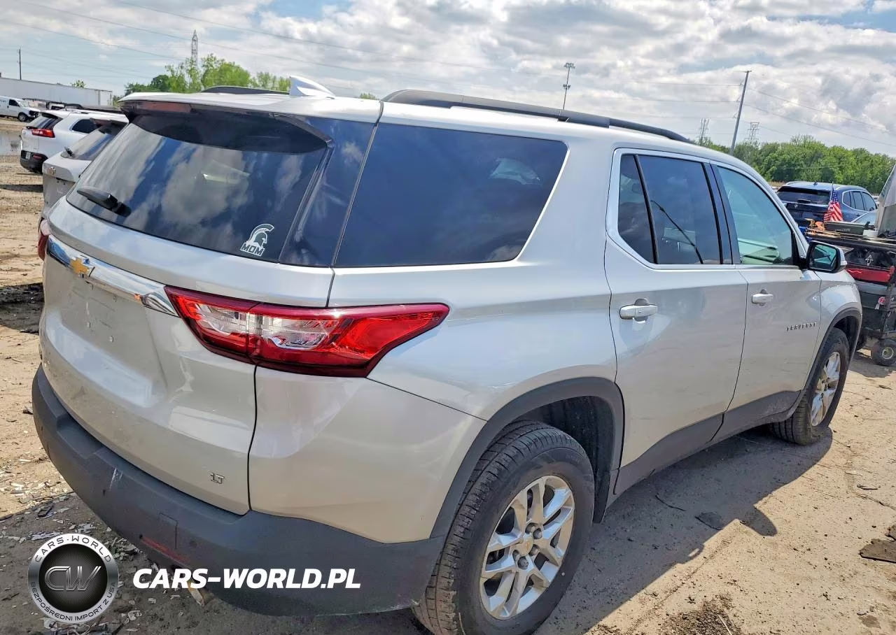 2019 Chevrolet Traverse Lt VIN:1GNERGKW8KJ305627 - 3