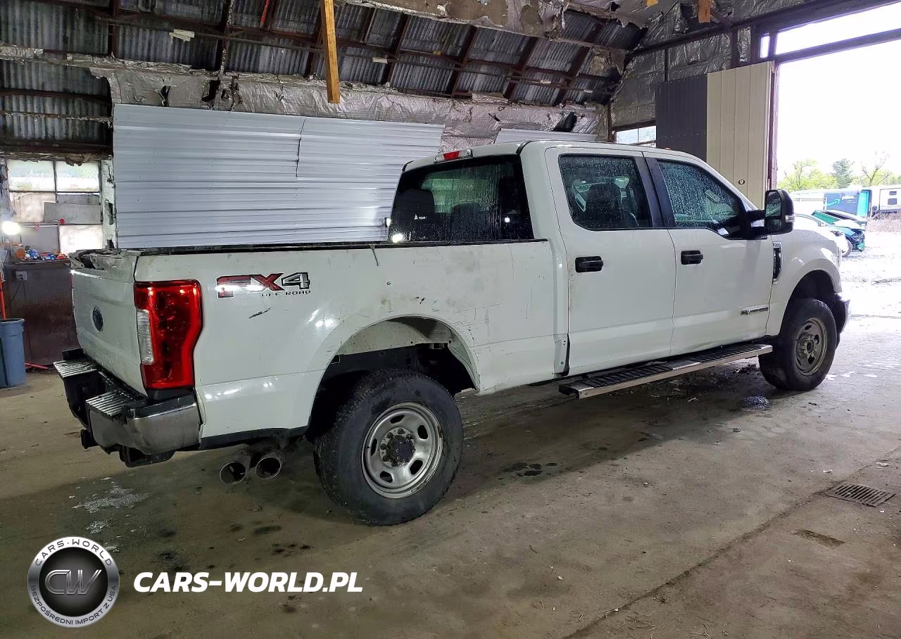 2018 Ford F350 Super Duty VIN:1FT8W3BT0JEB24915 - 3