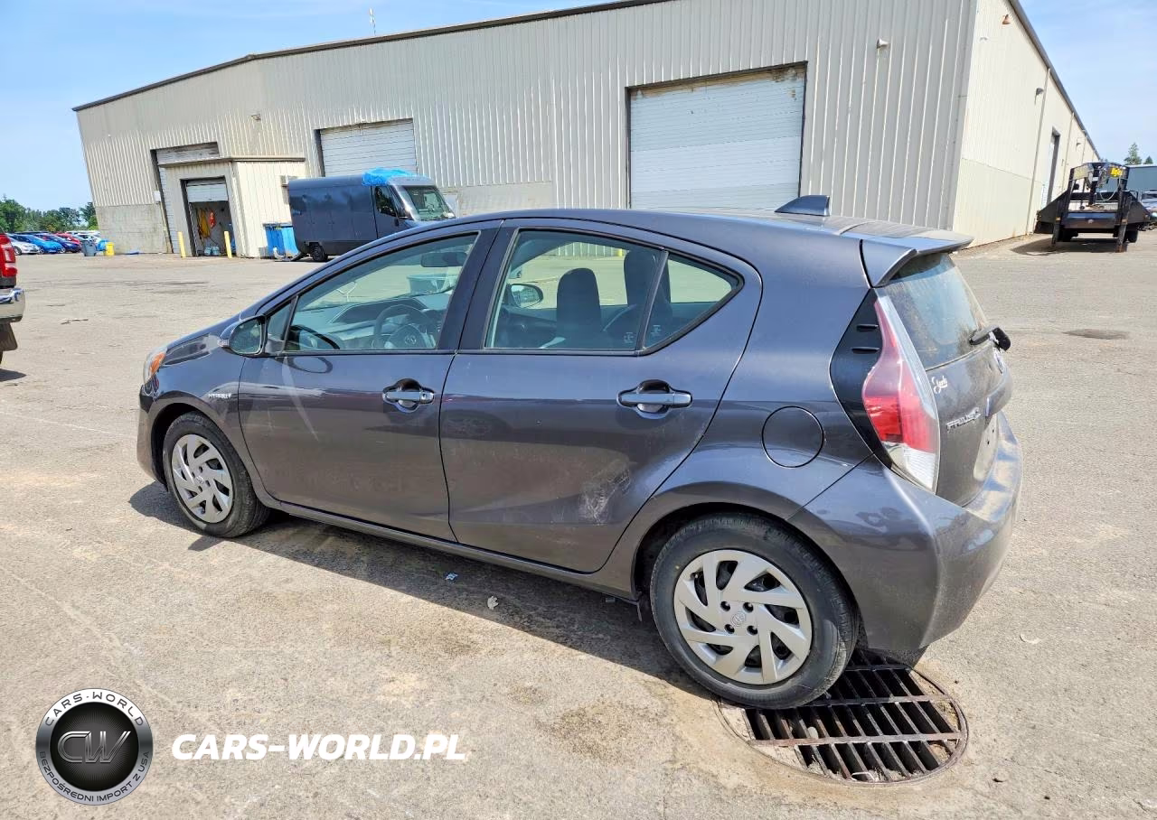 2015 Toyota Prius C VIN:JTDKDTB38F1579411 - 2