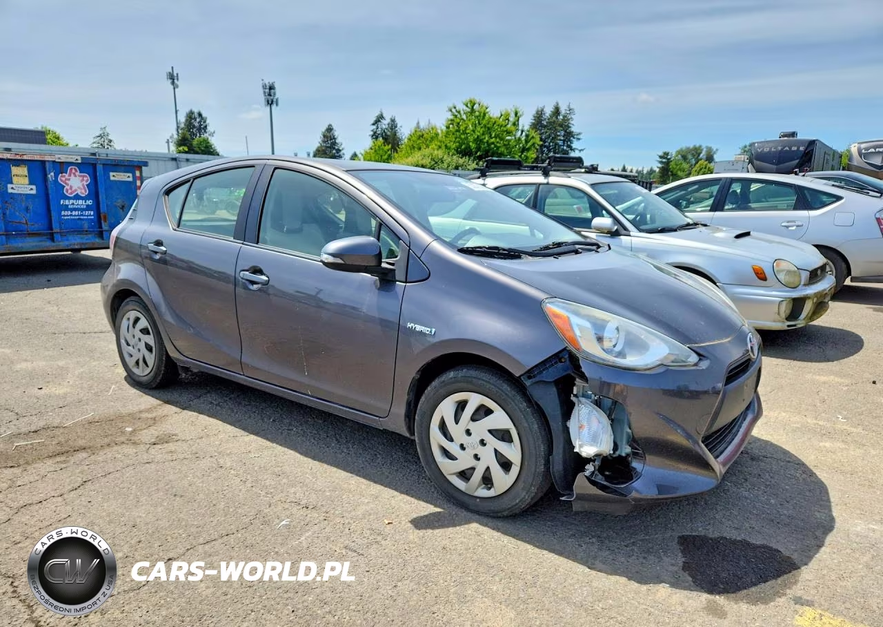 2015 Toyota Prius C VIN:JTDKDTB38F1579411 - 4