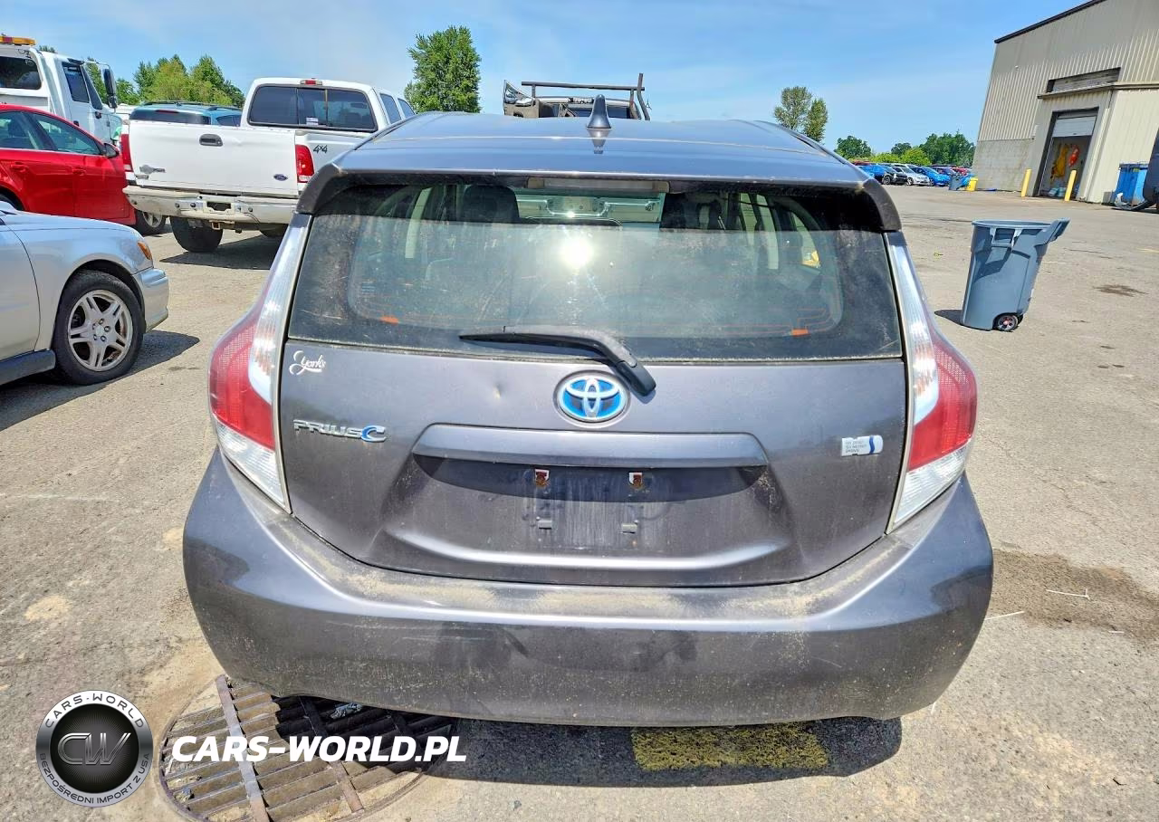 2015 Toyota Prius C VIN:JTDKDTB38F1579411 - 6
