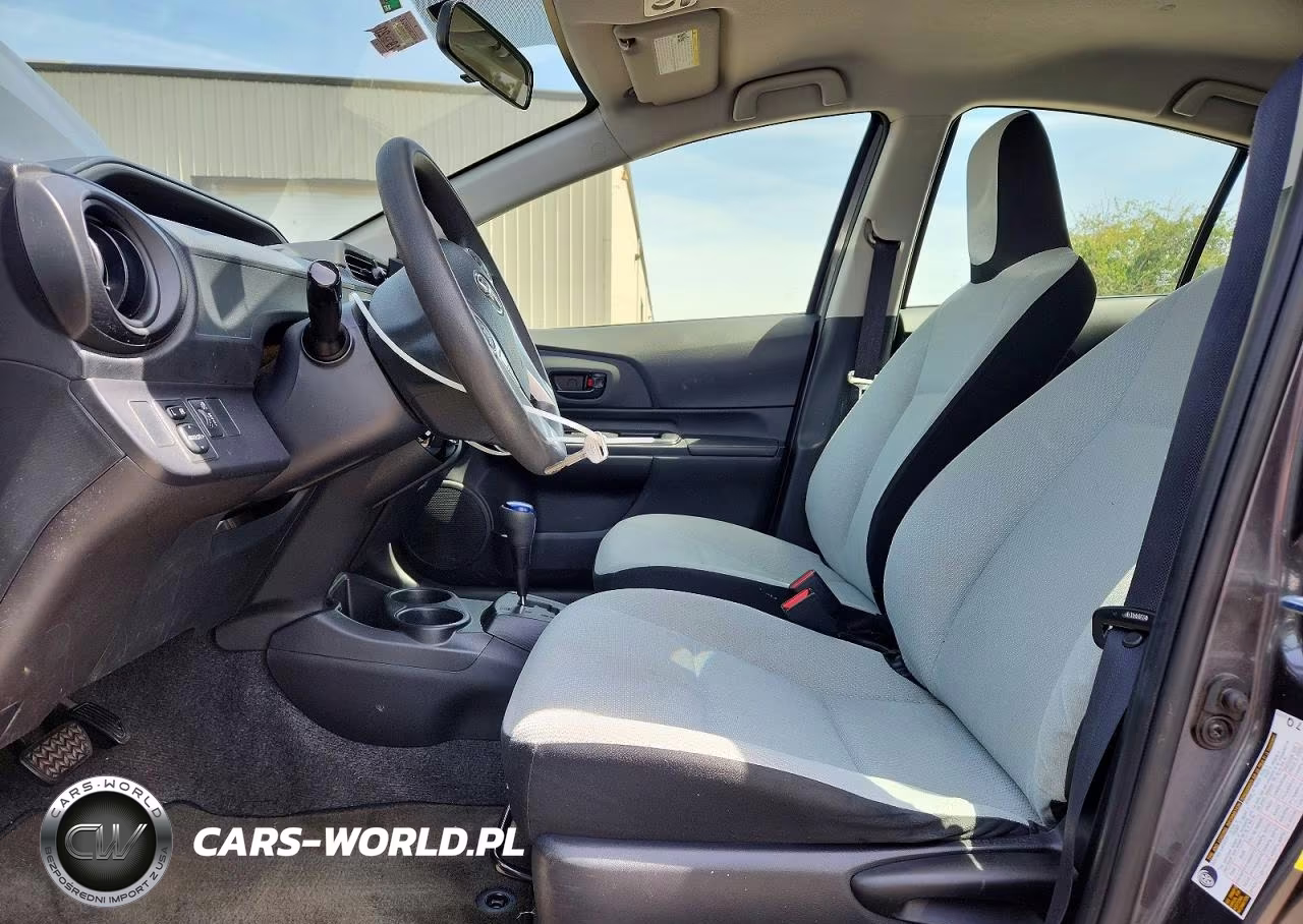 2015 Toyota Prius C VIN:JTDKDTB38F1579411 - 7