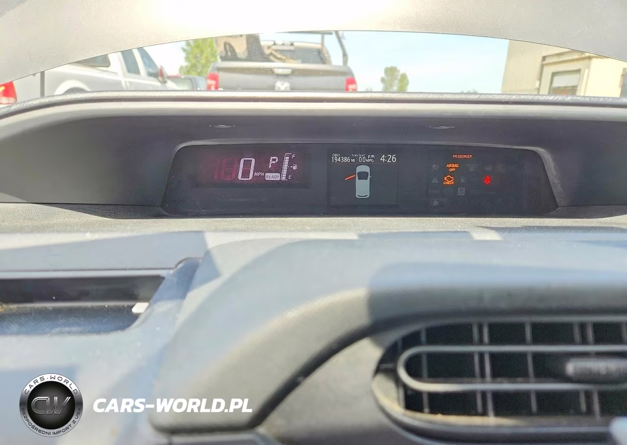 2015 Toyota Prius C VIN:JTDKDTB38F1579411 - 9