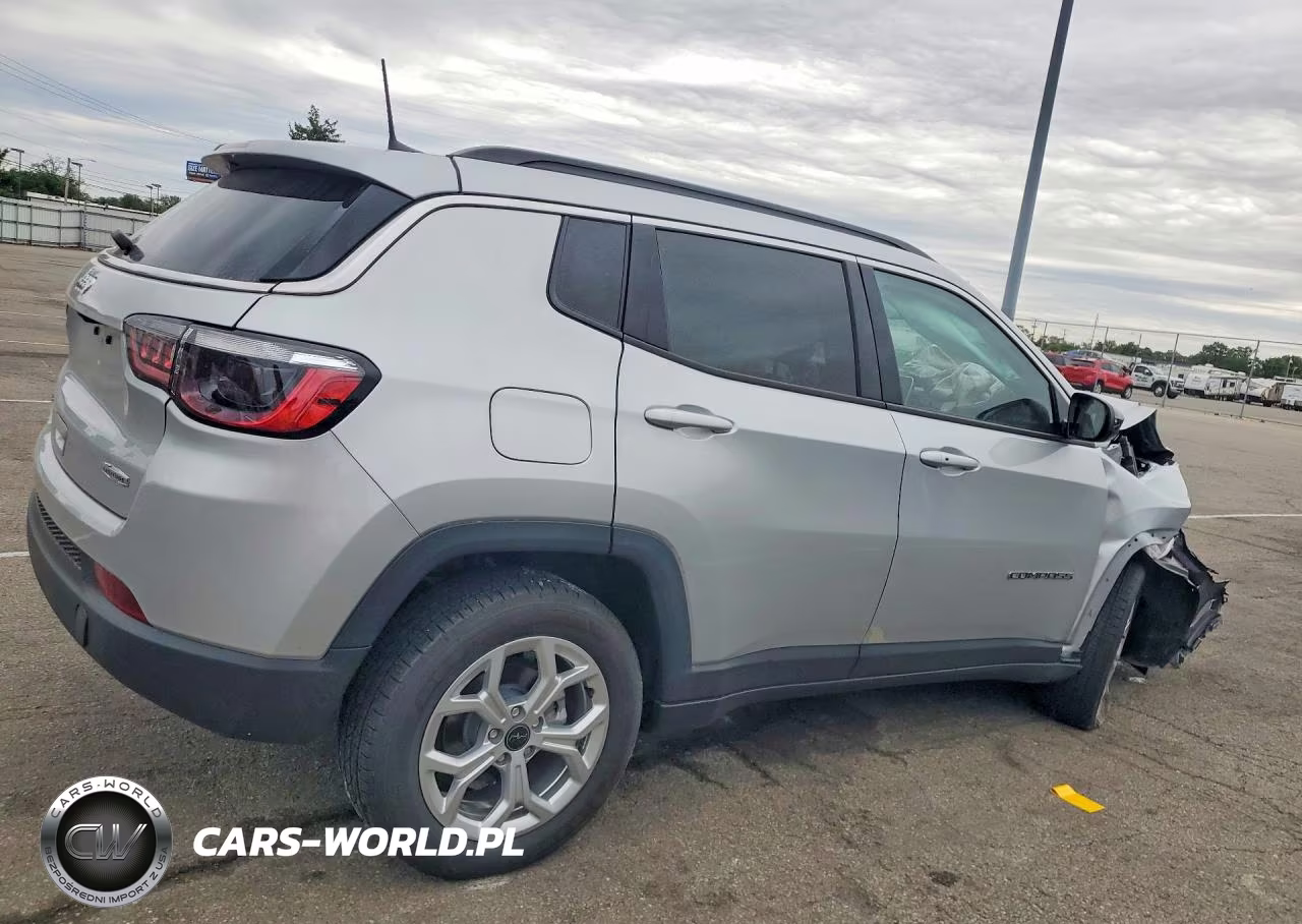 2025 Jeep Compass Latitude VIN:3C4NJDBNXST591821 - 3