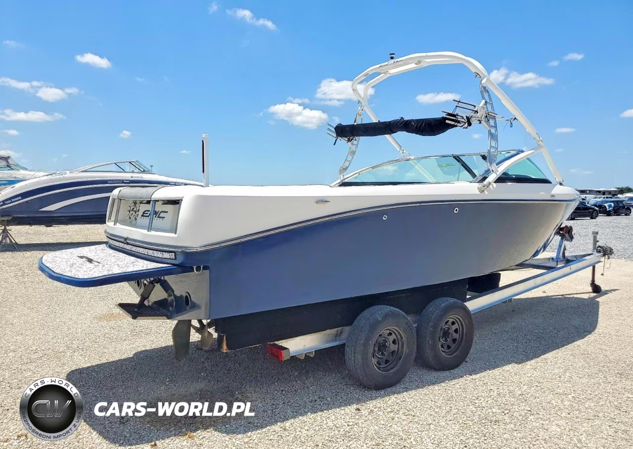 2011 Malibu Boat VIN:GQE23003B111 - 4