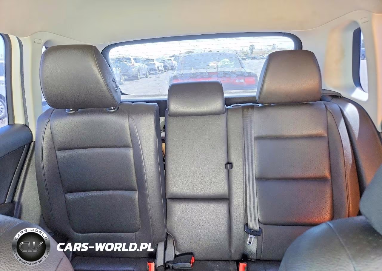 2016 Volkswagen Tiguan S VIN:WVGAV7AX2GW524912 - 10