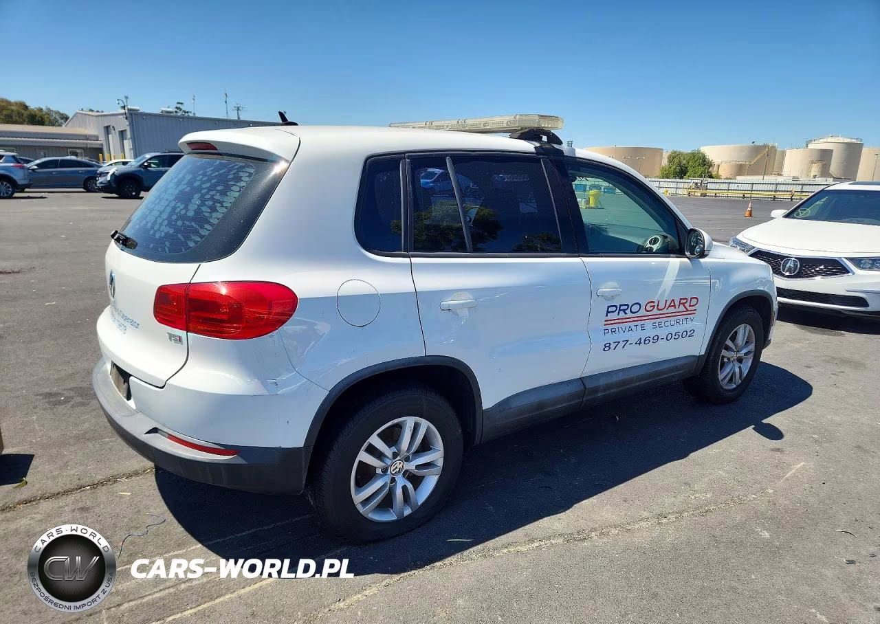 2016 Volkswagen Tiguan S VIN:WVGAV7AX2GW524912 - 3
