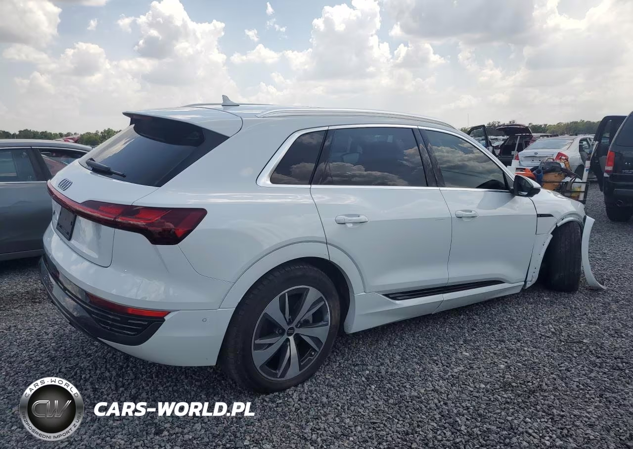 2024 Audi Q8 E-Tron Premium Plus VIN:WA15AAGE5RB032111 - 3