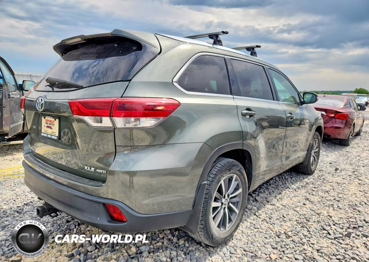 2017 Toyota Highlander Xle VIN:5TDJZRFH6HS397315 - 3