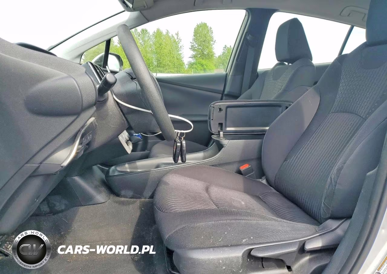 2018 Toyota Prius Two VIN:JTDKBRFU5J3058753 - 7