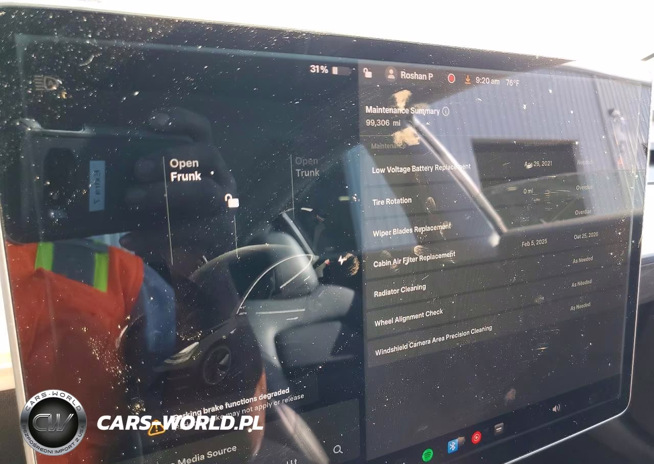 2019 Tesla Model 3 VIN:5YJ3E1EB4KF208563 - 9