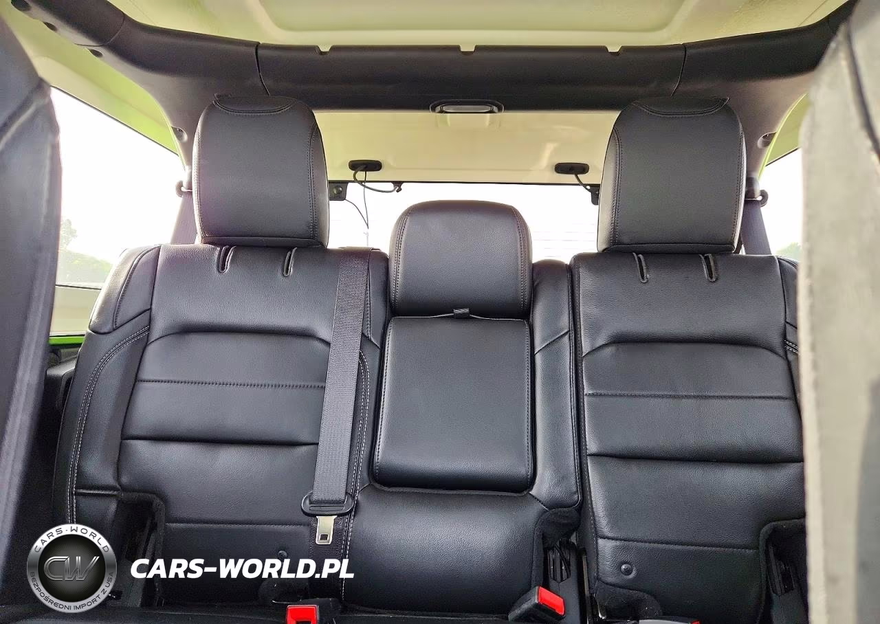 2018 Jeep Wrangler Unlimited Sahara VIN:1C4HJXEN7JW247396 - 10
